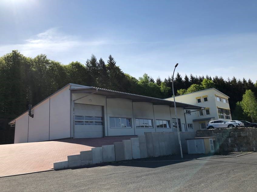 Das neue Produktionsgebäude von der Firma Steigerwald Feinmechanik GmbH in Flörsbachtal
